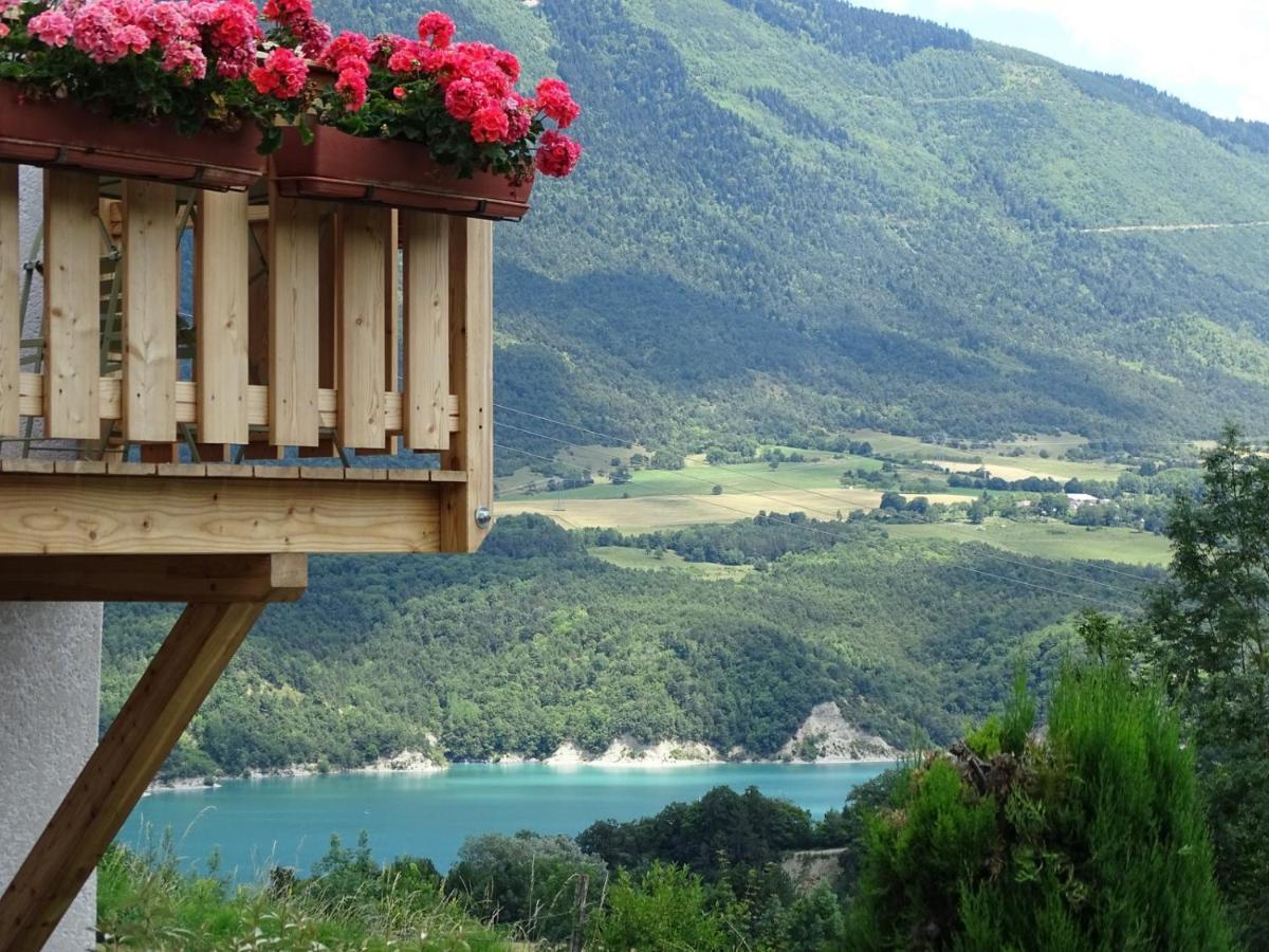 Gite De Charme : La Grange Au Lac Azur Treffort  Eksteriør billede