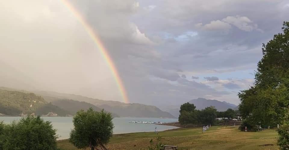 Gite De Charme : La Grange Au Lac Azur Treffort  Eksteriør billede
